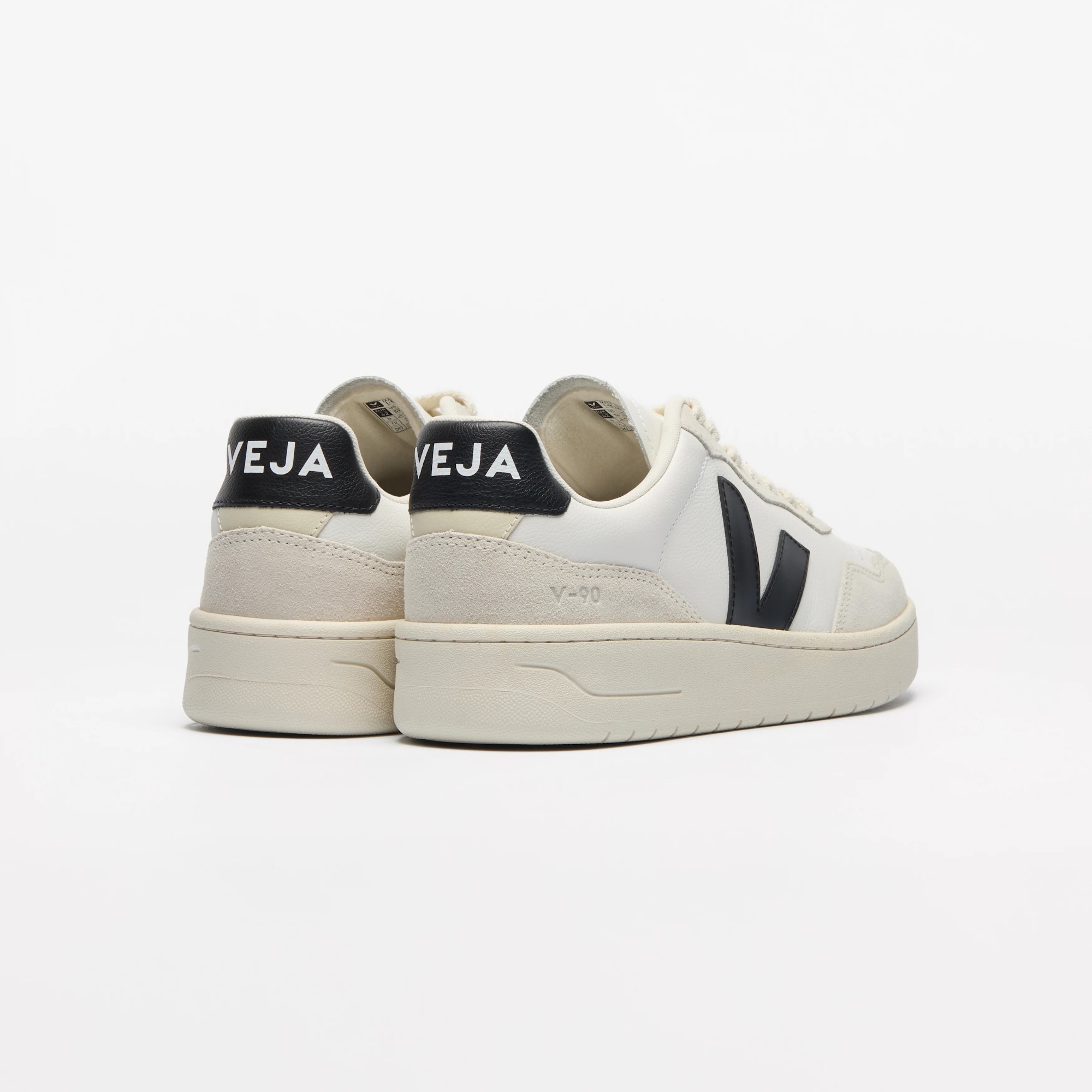 Veja V-90 Leather