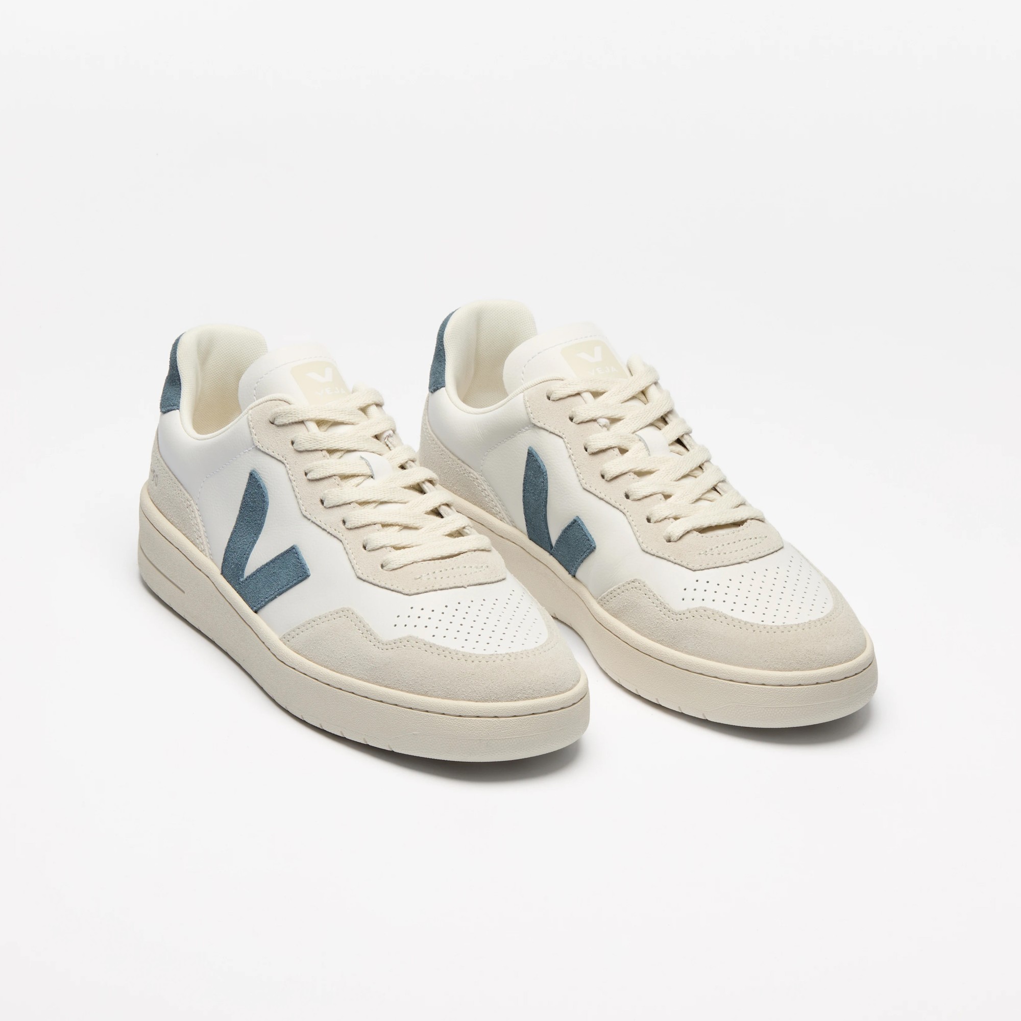 Veja V-90 Leather