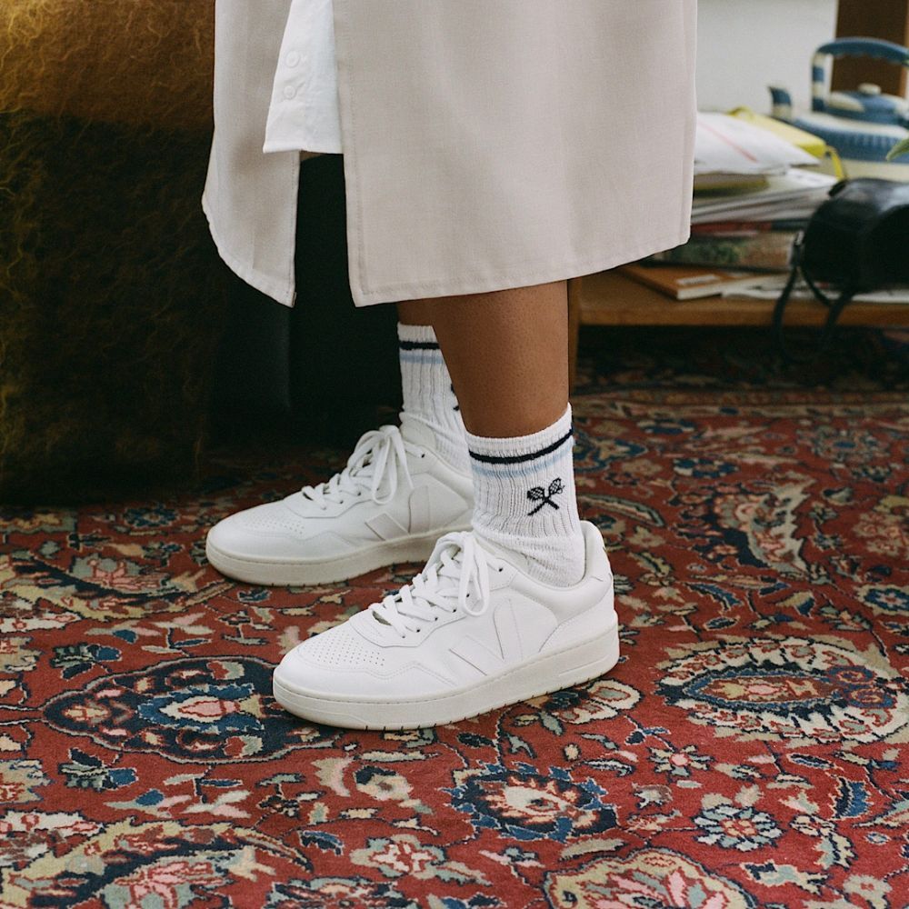 Veja V-90 Leather