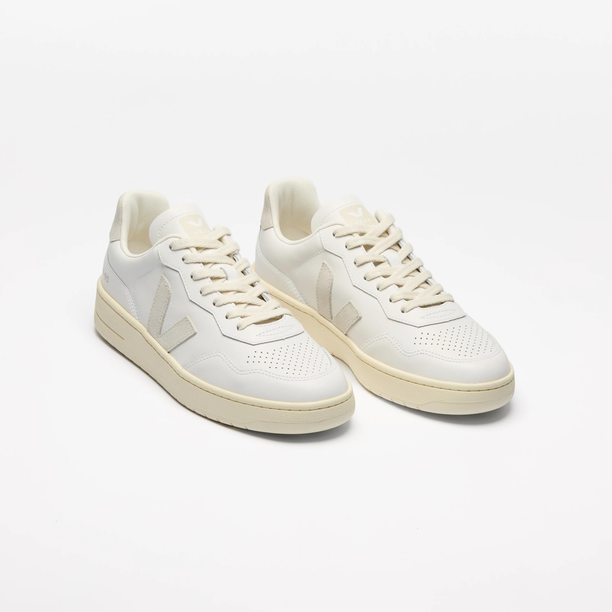 Veja V-90 Leather